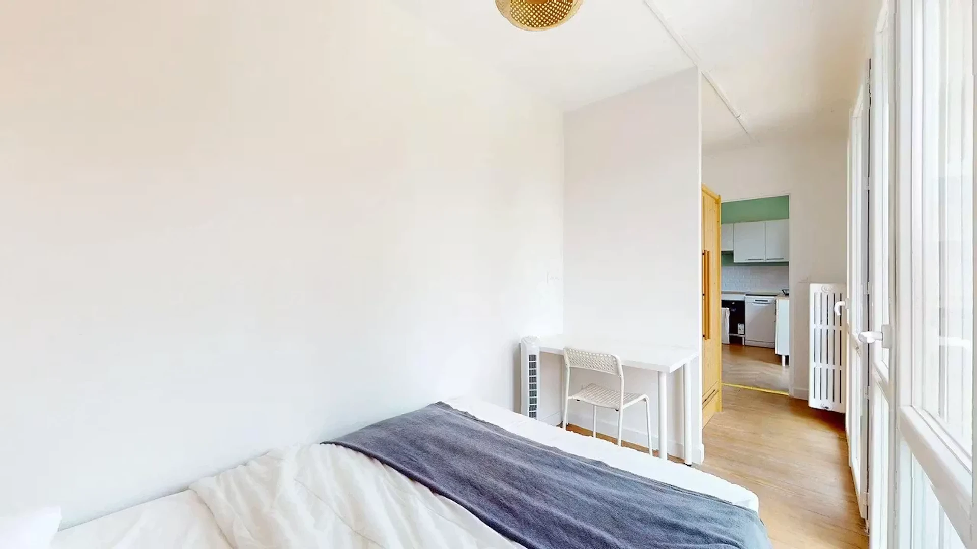 Chambre conviviale pour les étudiants dans  avec des équipements modernes