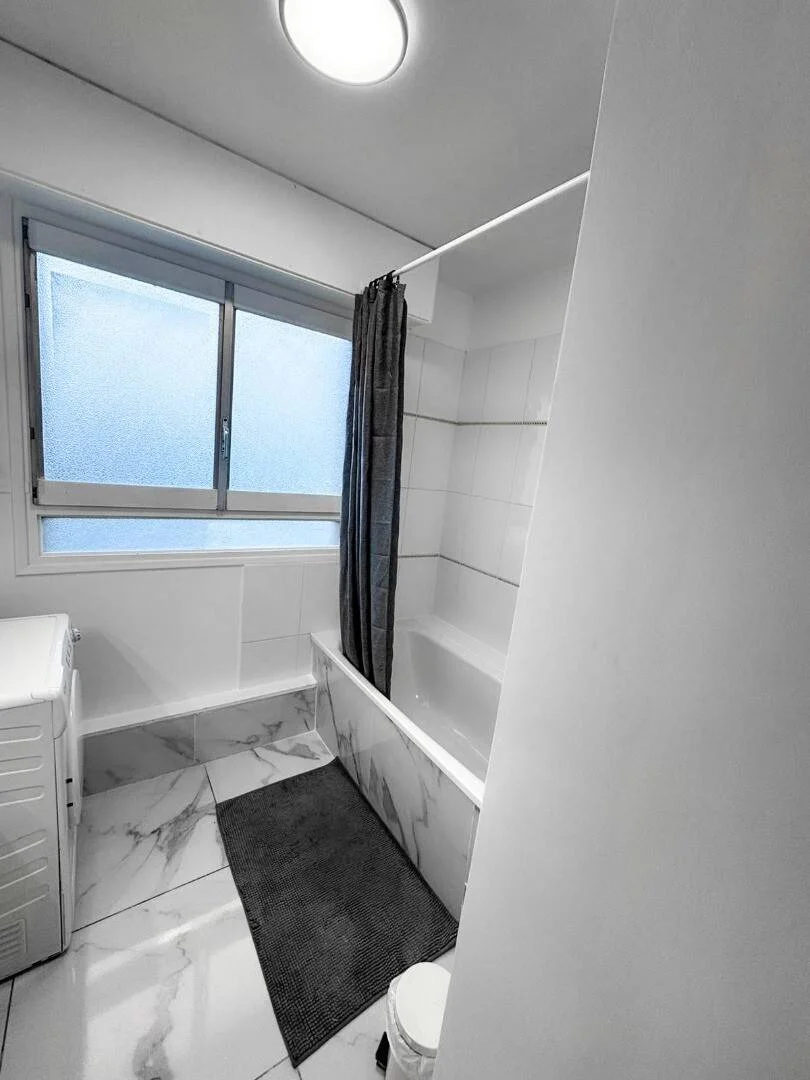 Quarto de estudante confortável e espaçoso em 