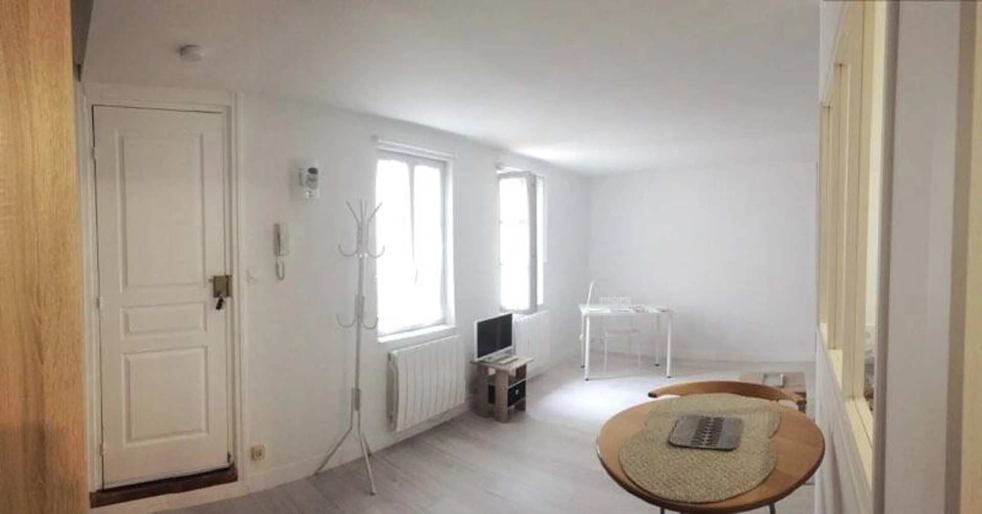 Chambre à louer dans un appartement d'étudiant à , entièrement meublée