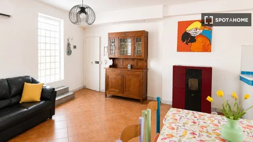 Logement entier à Via Norma Cossetto, image 2 de 16