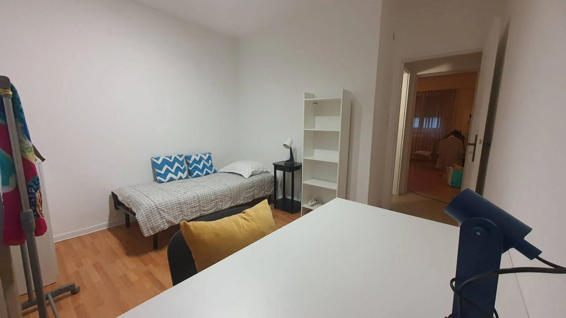 Habitación estudiantil económica cerca del campus en 
