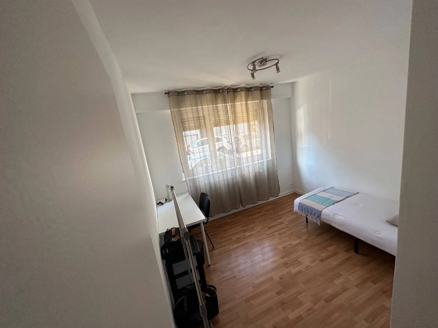 Habitación estudiantil económica con ubicación conveniente en 
