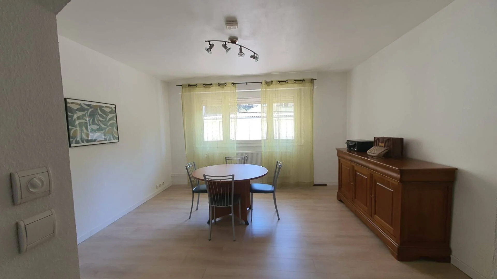 Habitación estudiantil económica con ubicación conveniente en 