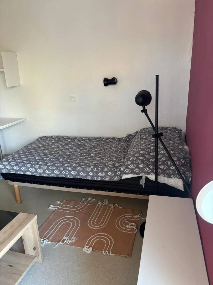 Student-friendly room in  with modern amenities
