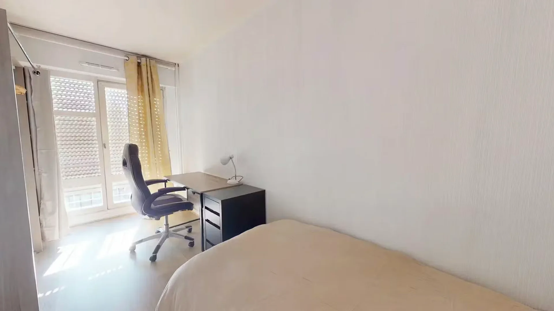 Funktionelles Studentenzimmer perfekt zum Studieren in 