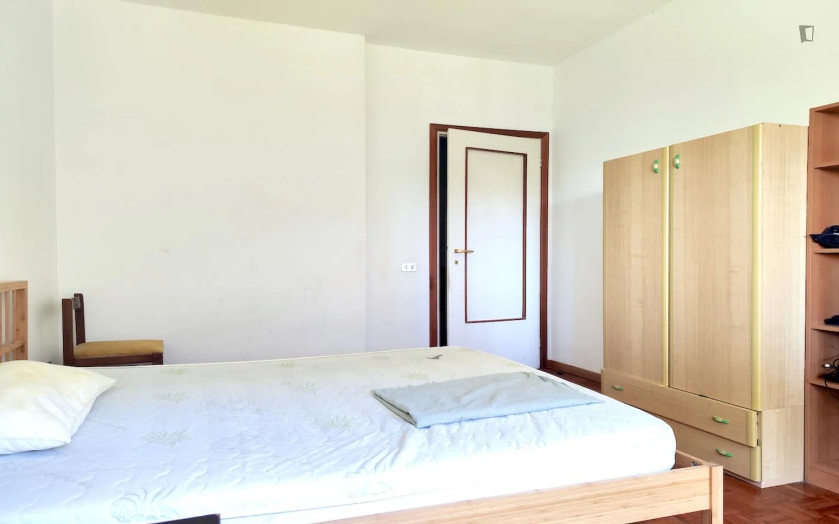 Habitación asequible para estudiantes con buena iluminación en 