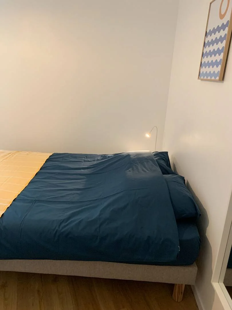 Chambre d'étudiant lumineuse et aérée avec accès facile à l'université dans 