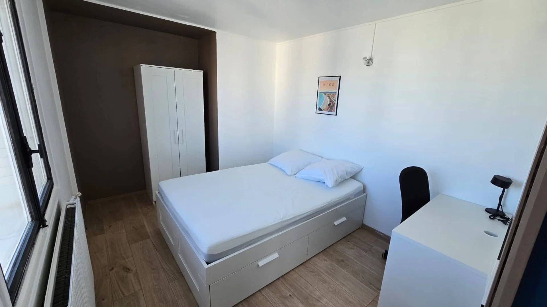 Quarto de estudante económico com localização conveniente em 