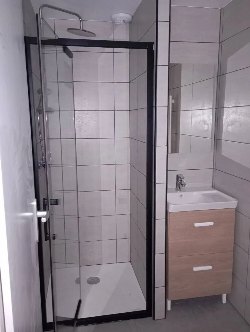 Habitación estudiantil amplia y cómoda en 