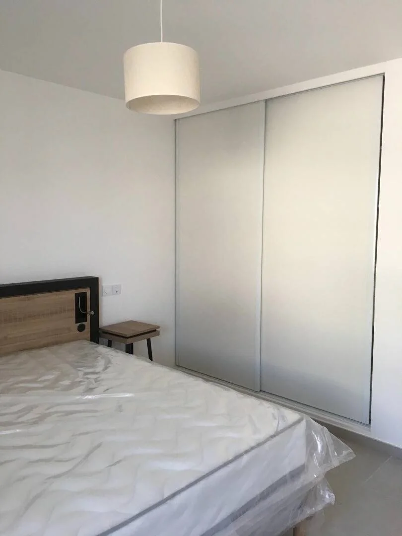 Affordable room for students with ample lighting in 