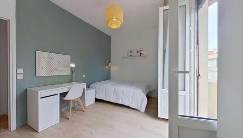 Chambre privée à 18 Bd Dugommier, 06600 Antibes, France, image 1 de 10