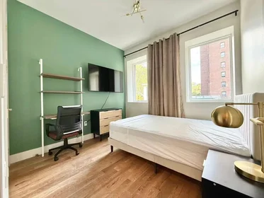 Private room at Kent Avenue, Bedford-Stuyvesant, image 1 of 7