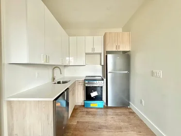 Private room at Kent Avenue, Bedford-Stuyvesant, image 3 of 7