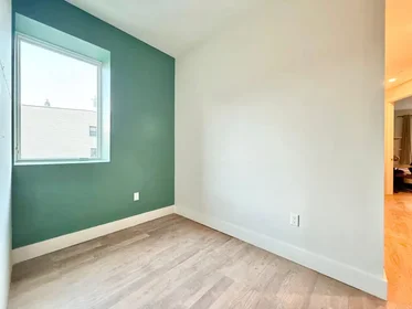 Private room at Kent Avenue, Bedford-Stuyvesant, image 5 of 7