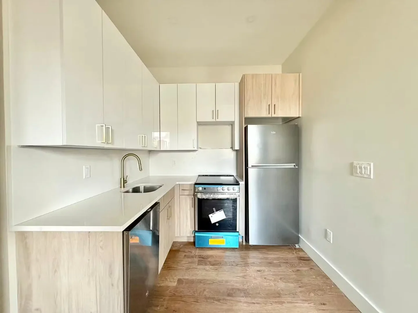 Room for rent in student apartment in , fully furnished