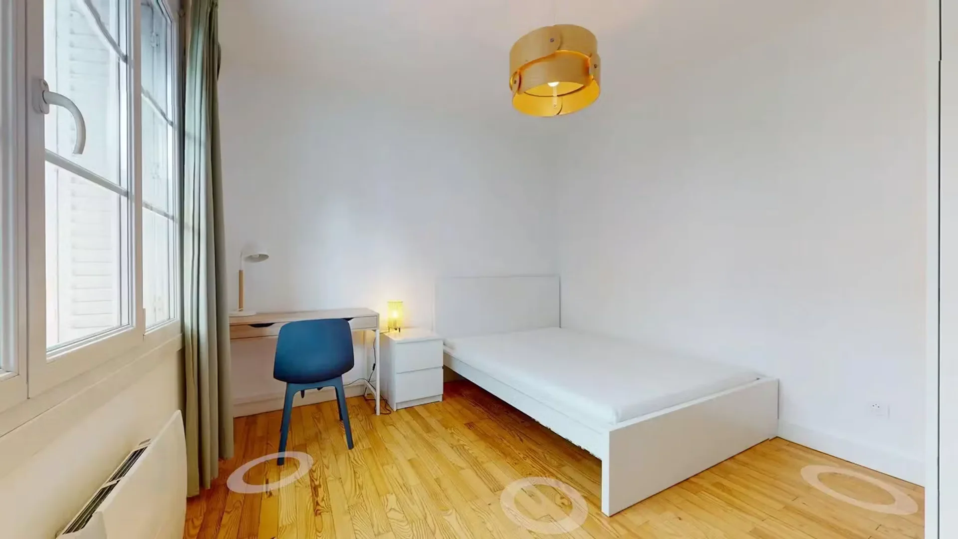 Functional student room perfect for studying in 