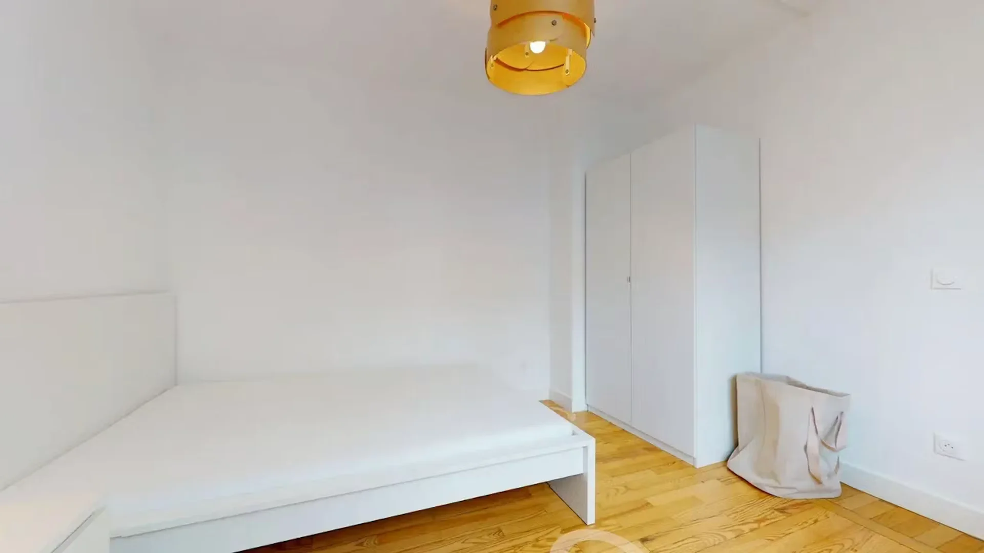 Comfortable and spacious student room in 