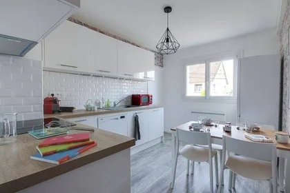 Prywatny pokój Le mans, 72000, obraz 11 16
