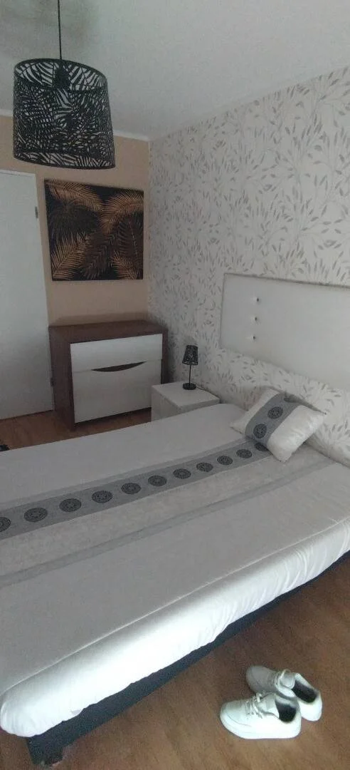 'de modern olanaklara sahip öğrenci dostu oda