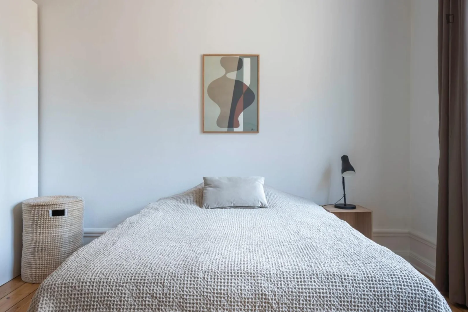 'de öğrenci dairesinde, tamamen mobilyalı kiralık oda