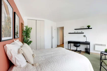 Stanza privata in 9 Rue de l'Abreuvoir, 92400 Courbevoie, France, immagine 2 di 14