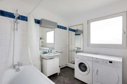 Stanza privata in 9 Rue de l'Abreuvoir, 92400 Courbevoie, France, immagine 8 di 15