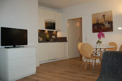 Apartamento inteiro em Bismarckstraße, Innenstadt, imagem 1 de 10