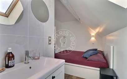 Logement entier à Rue de la Rochefoucauld, image 2 de 16