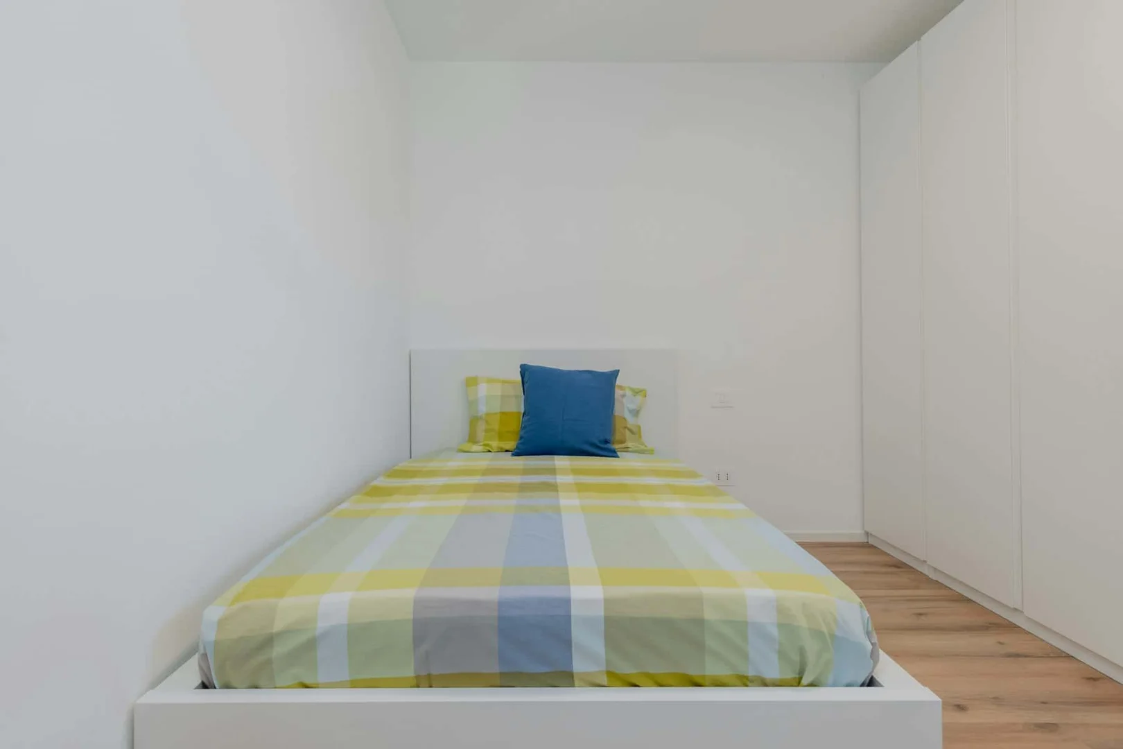 Room for rent in student apartment in , fully furnished