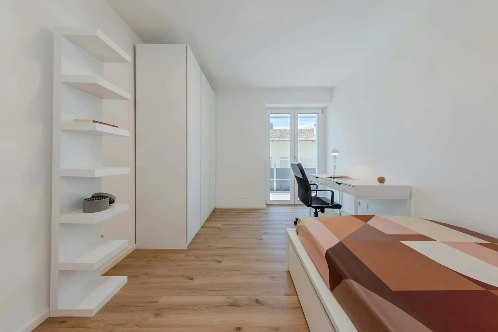 Student-friendly room in  with modern amenities