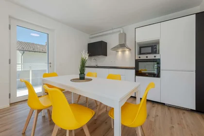 Chambre privée à Via per Cognola, 19, 38122 Trento TN, Italy, image 9 de 30