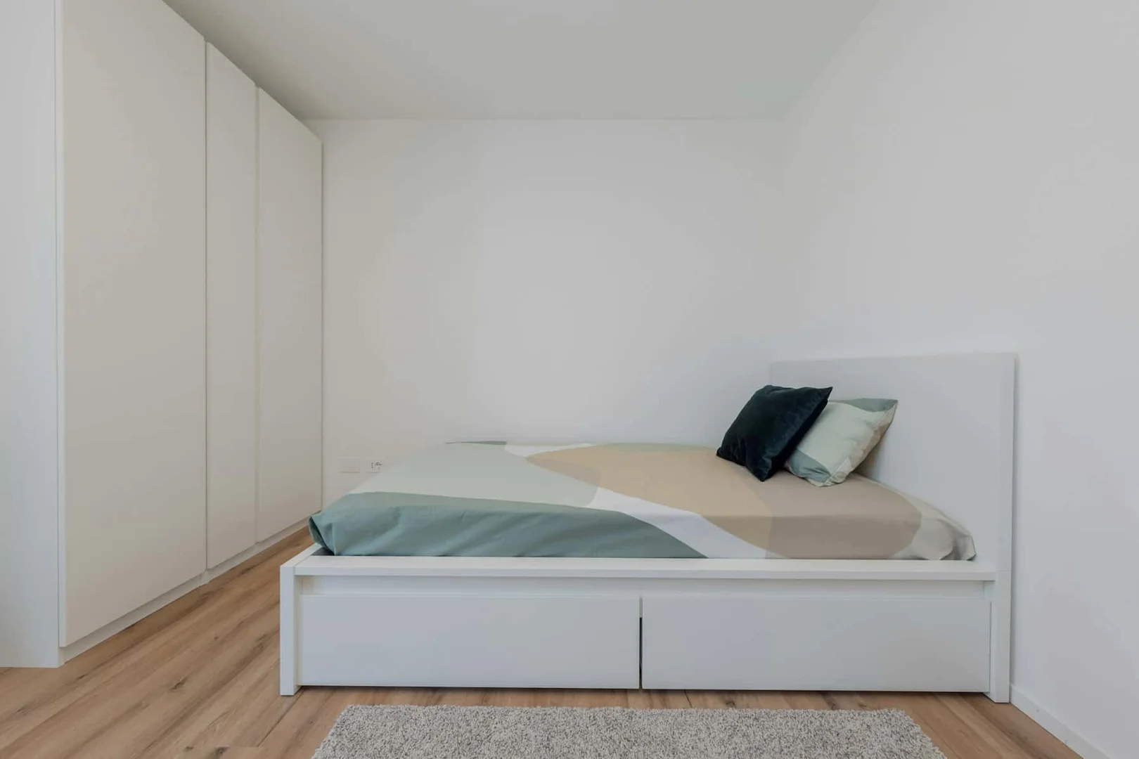 Chambre abordable pour les étudiants avec un bon éclairage dans 