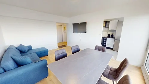 Private room at Rue d'Anjou, Bellevue, image 4 of 6
