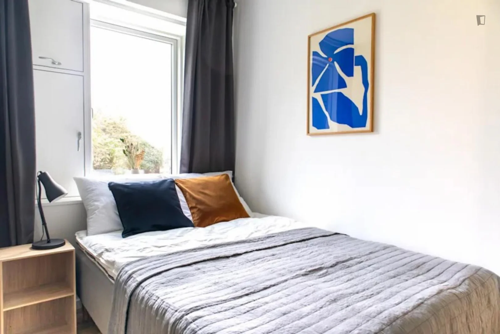 Comfortable and spacious student room in 