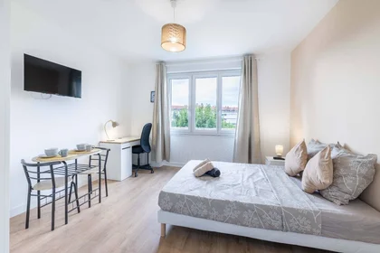 Private room at Clermont-ferrand, 63100, image 1 of 25