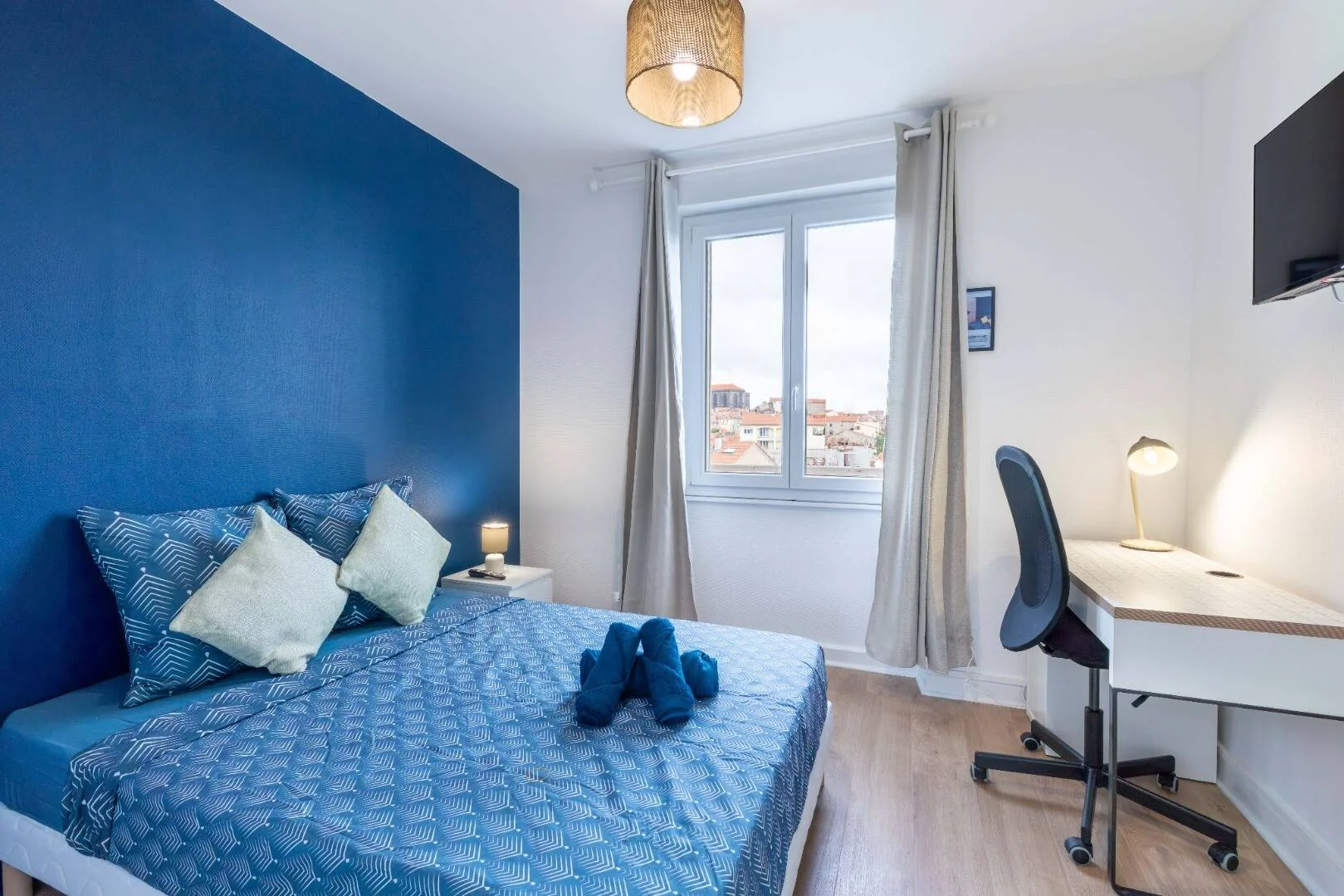 Cozy room for students available in 