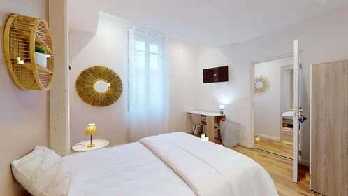 Private room at 194 Rue Pelleport, 33800 Bordeaux, France, image 3 of 15