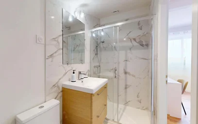 Private room at 194 Rue Pelleport, 33800 Bordeaux, France, image 8 of 16