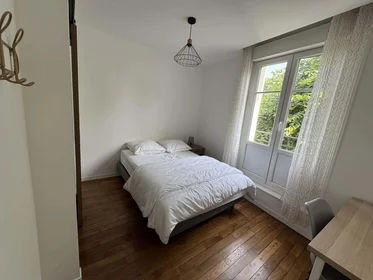 Prywatny pokój 4 Pl. Sainte-Clotilde, 51100 Reims, France, obraz 1 15