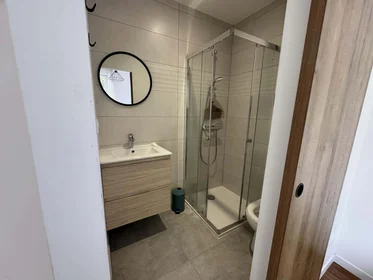 Prywatny pokój 4 Pl. Sainte-Clotilde, 51100 Reims, France, obraz 4 15