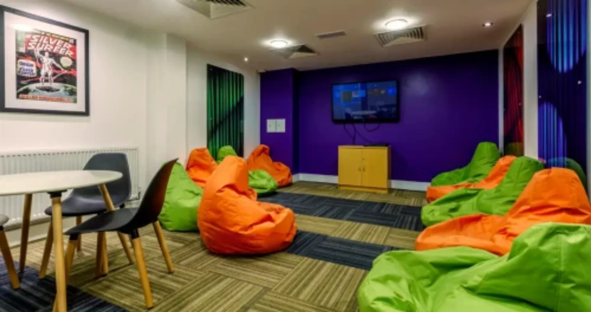 Habitación estudiantil económica cerca del campus en 