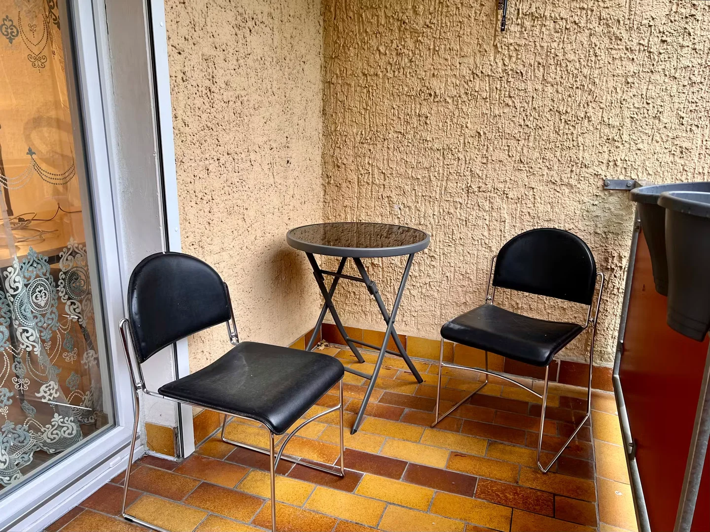 Habitación estudiantil económica cerca del campus en 