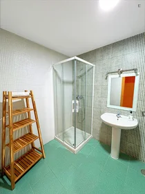 Quarto privado em Calle Arroyo Cedrón, imagem 15 de 20