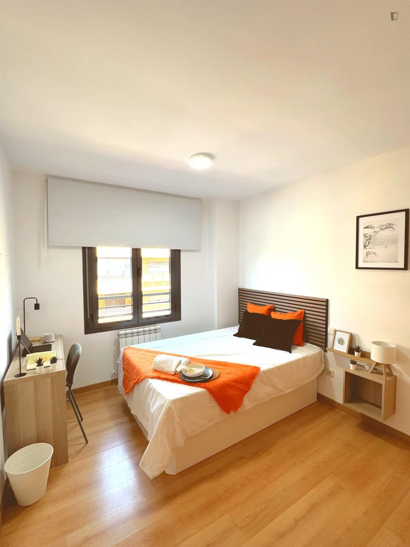 Quarto de estudante económico perto do campus em
