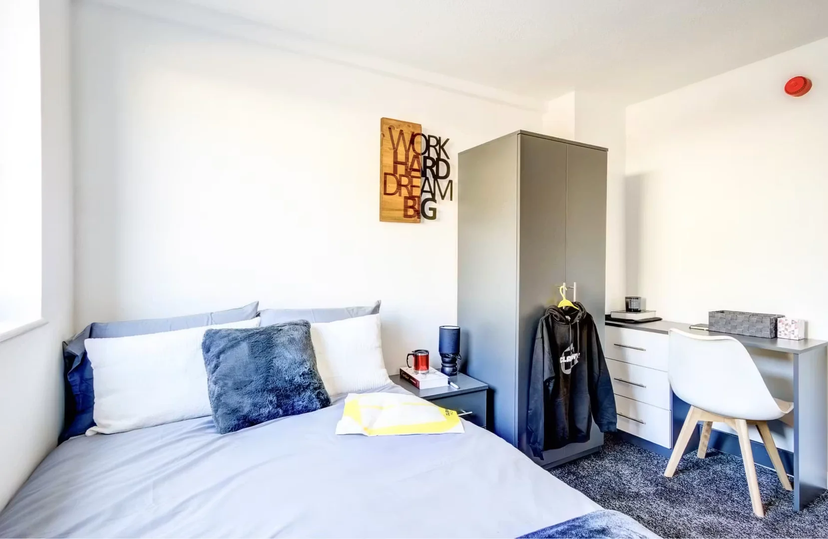 Budget-friendly student room close to campus in 