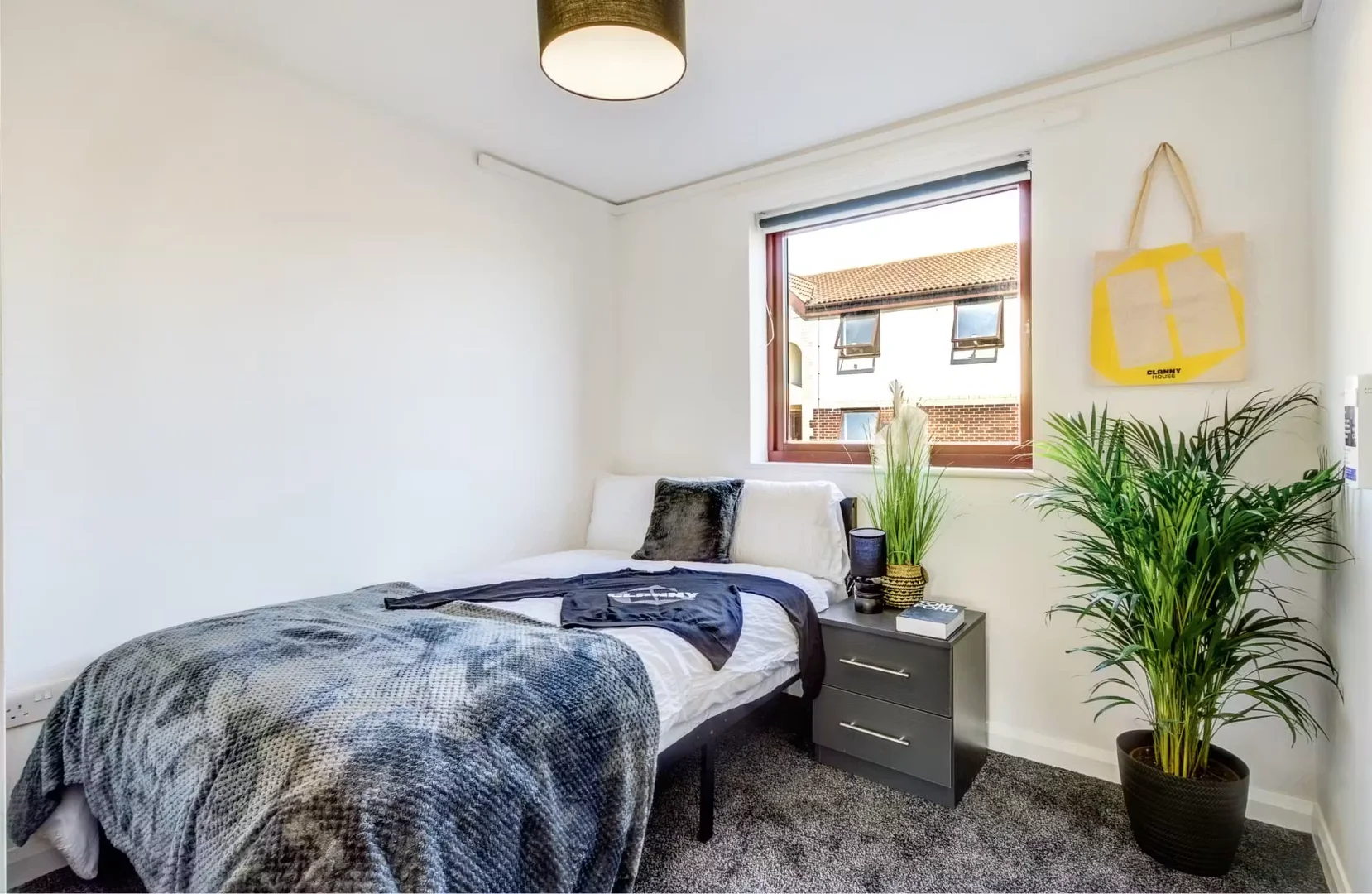 Functional student room perfect for studying in 
