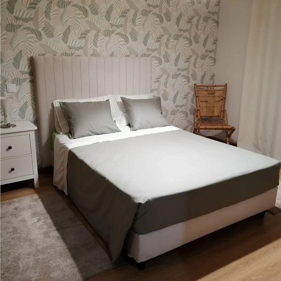 Quarto acolhedor para estudantes disponível em