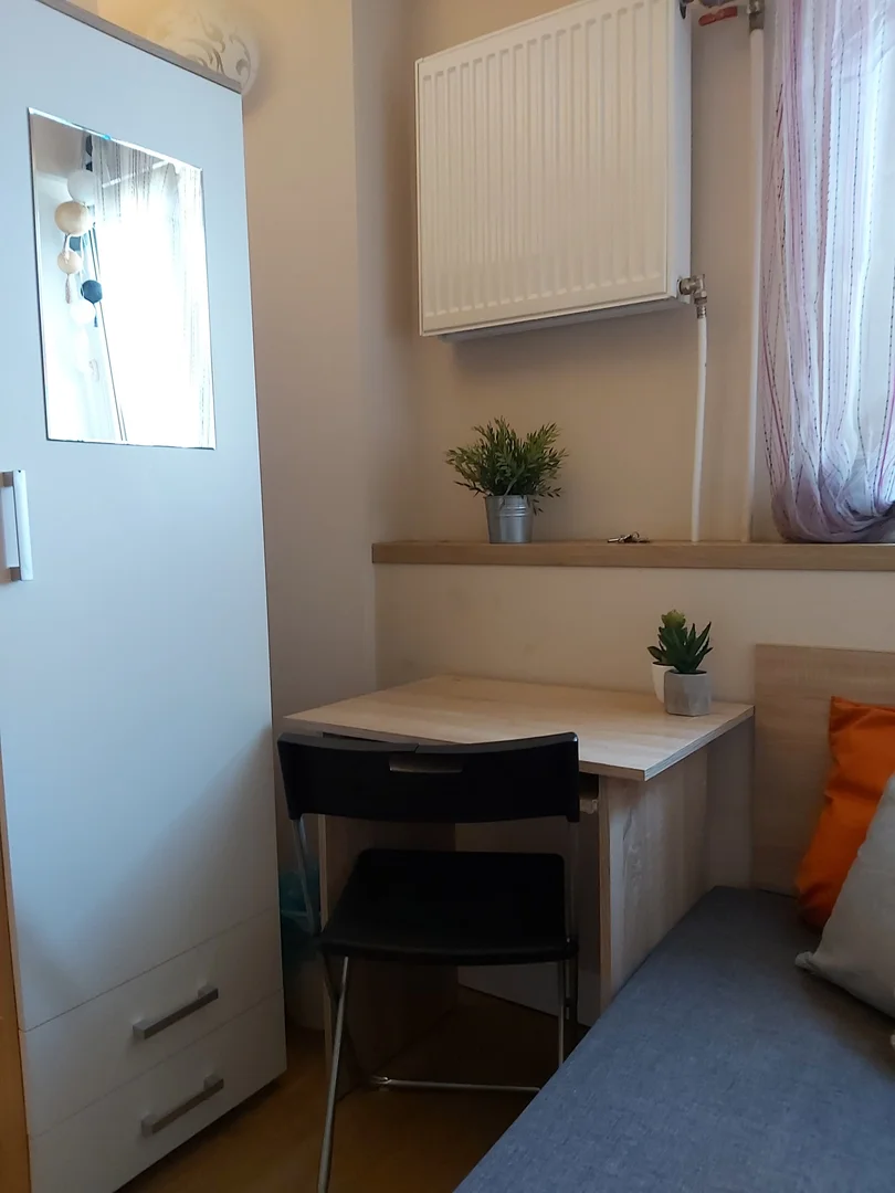 Bright and airy student room with easy university access in