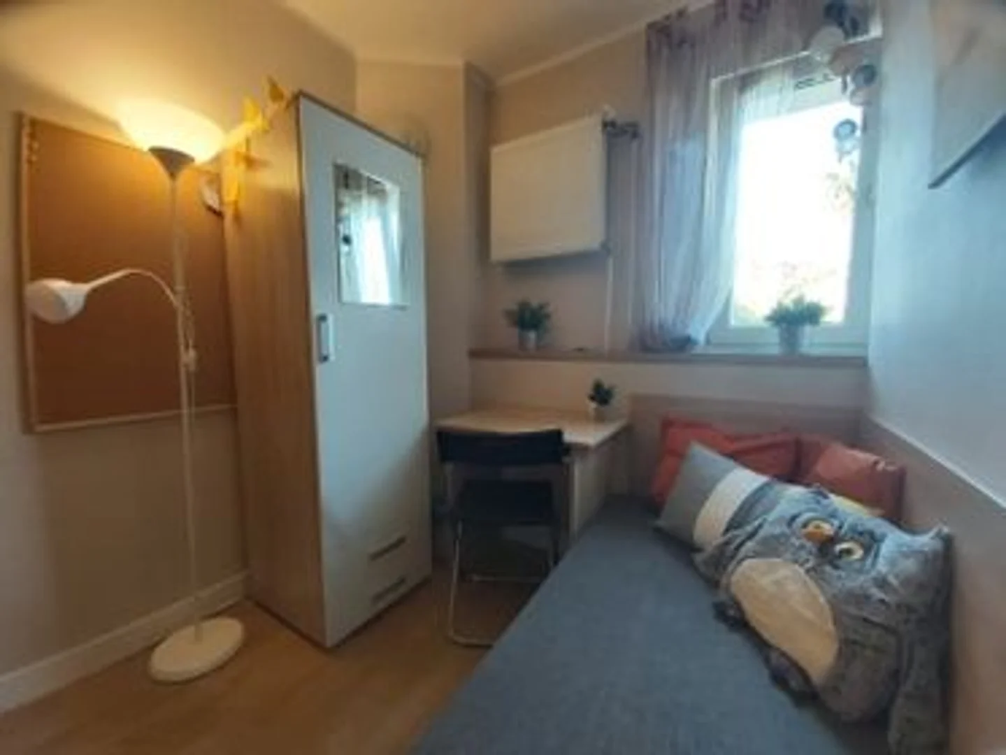 Cozy room for students available in