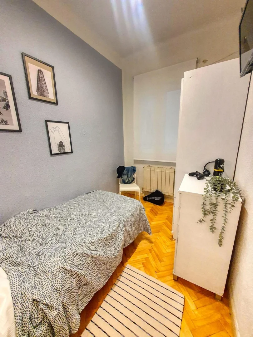 Pokój do wynajęcia w mieszkaniu studenckim w , w pełni umeblowany